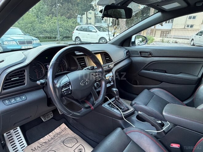 Hyundai Elantra-8