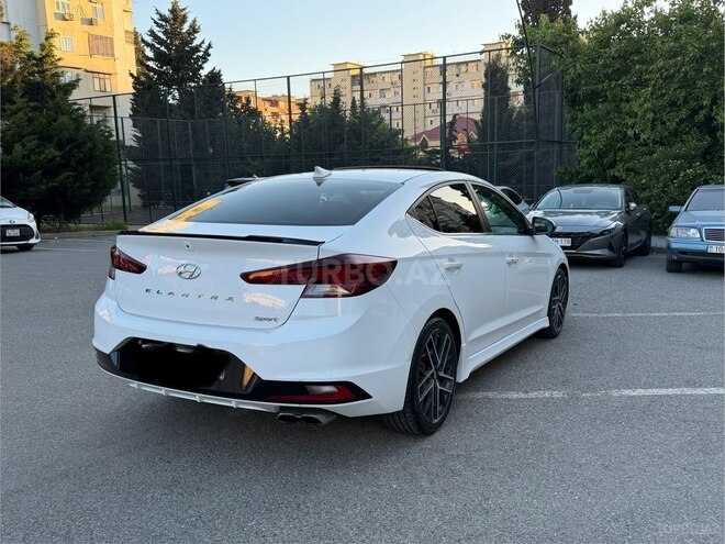 Hyundai Elantra-3