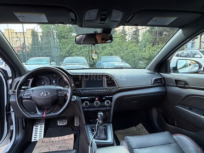Hyundai Elantra-9