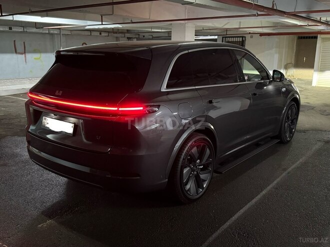 Li Auto L7-8