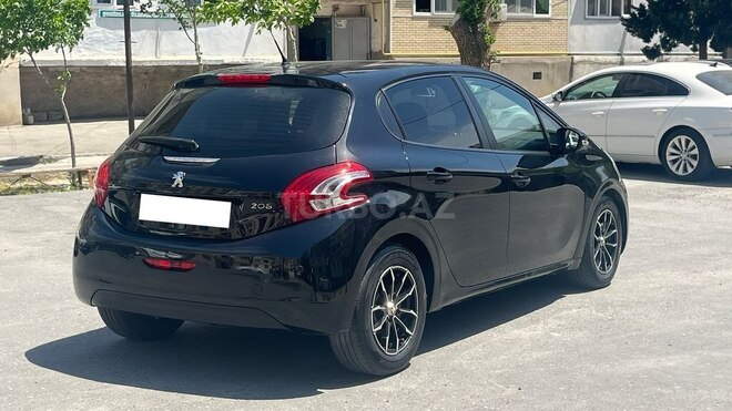 Peugeot 208-6
