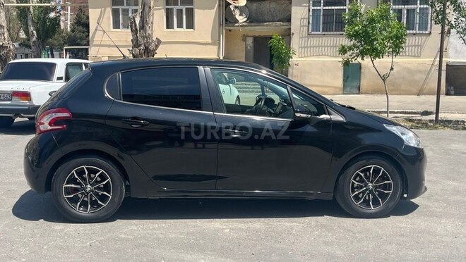 Peugeot 208-7