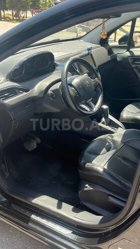 Peugeot 208-11