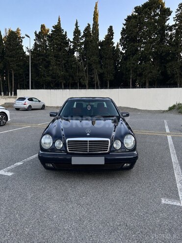 Mercedes E 240-1