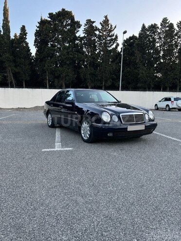 Mercedes E 240-3