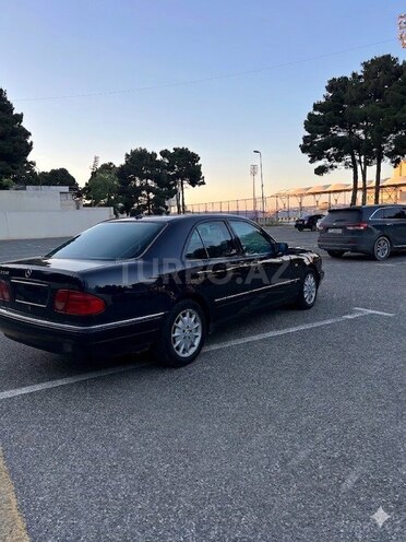 Mercedes E 240-5