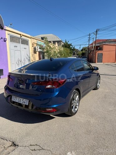 Hyundai Elantra-4