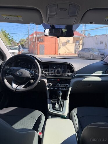 Hyundai Elantra-8