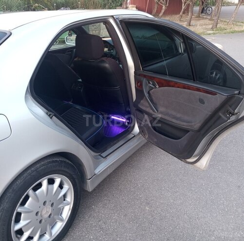 Mercedes E 270-11