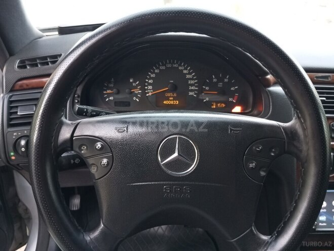 Mercedes E 270-8