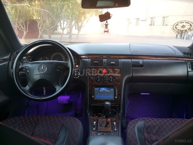 Mercedes E 270-7