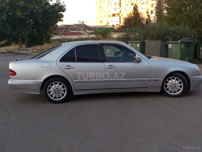 Mercedes E 270-5