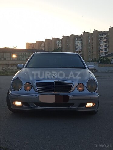 Mercedes E 270-1