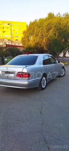 Mercedes E 270-3