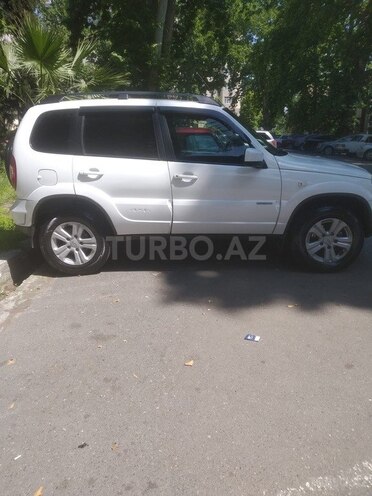 Chevrolet Niva-4