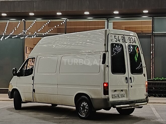 Ford Transit-8