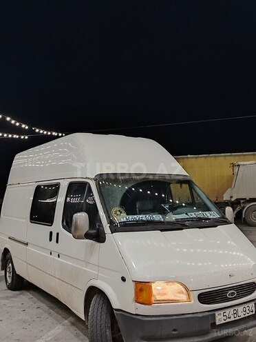 Ford Transit-9