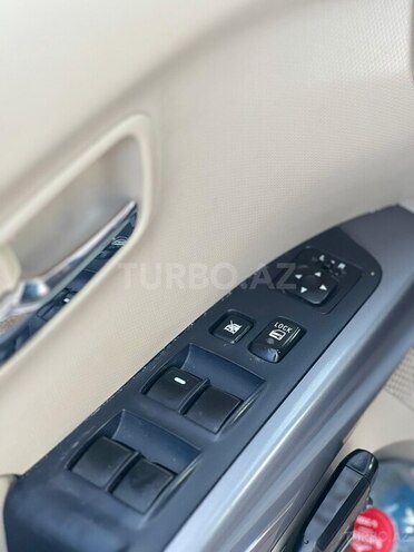 Mitsubishi Outlander-16