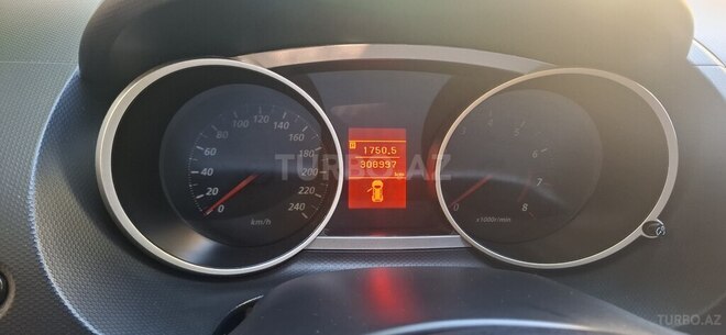 Mitsubishi Outlander-15