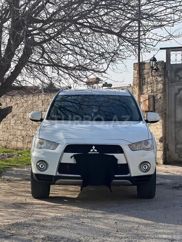 Mitsubishi Outlander-1