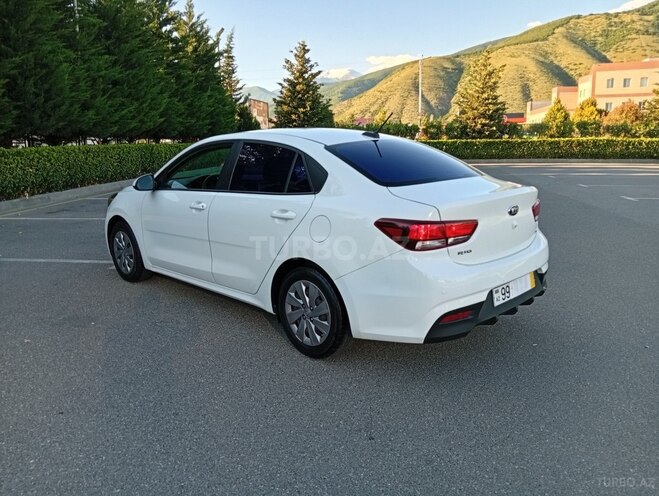 Kia Rio-17