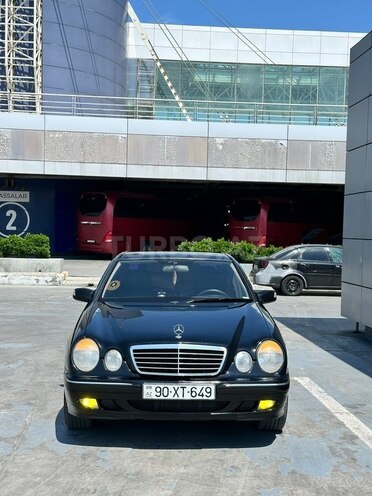 Mercedes E 220-1