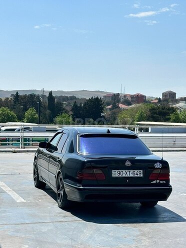 Mercedes E 220-4