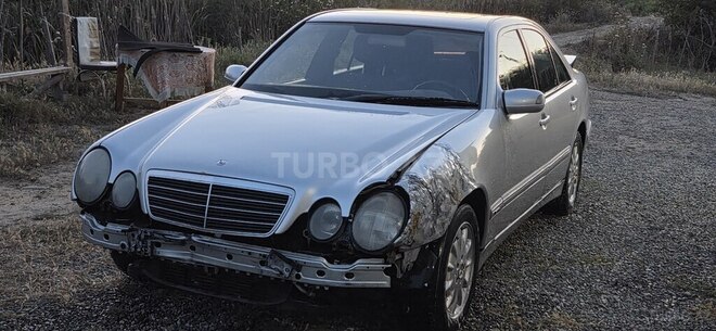 Mercedes E 220-10