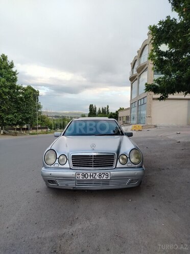 Mercedes E 230-1