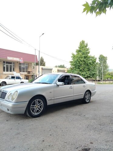 Mercedes E 230-2