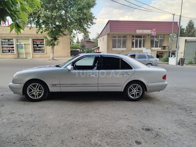 Mercedes E 230-3