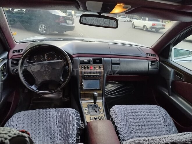 Mercedes E 230-6