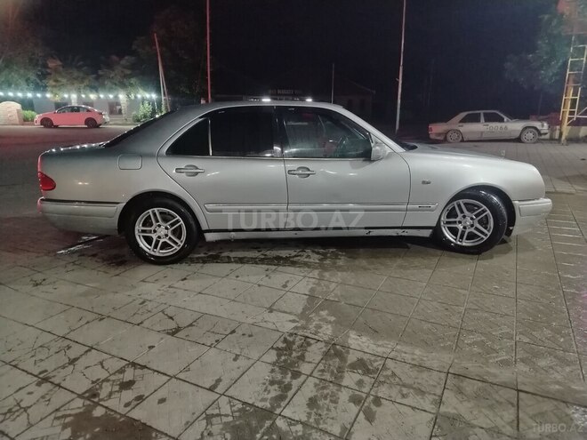 Mercedes E 230-7