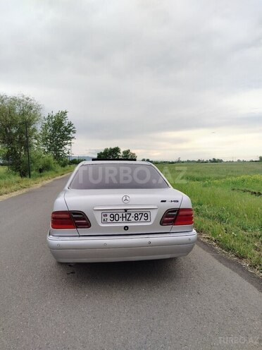 Mercedes E 230-11