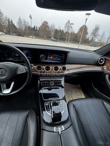 Mercedes E 300-7
