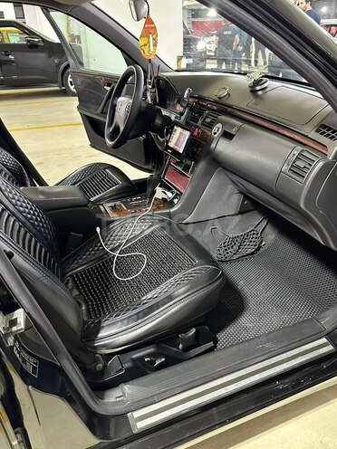 Mercedes E 220-6