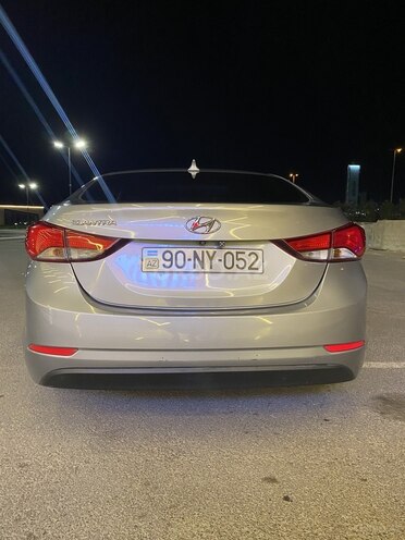 Hyundai Elantra-9