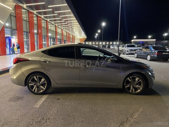 Hyundai Elantra-8