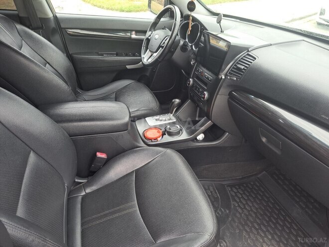 Kia Sorento-13