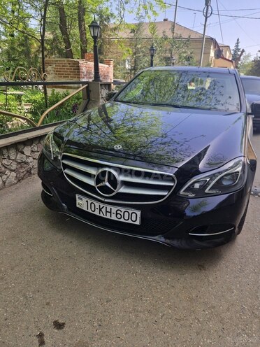 Mercedes E 220-1