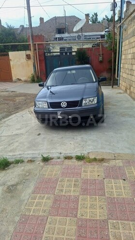 Volkswagen Jetta-1