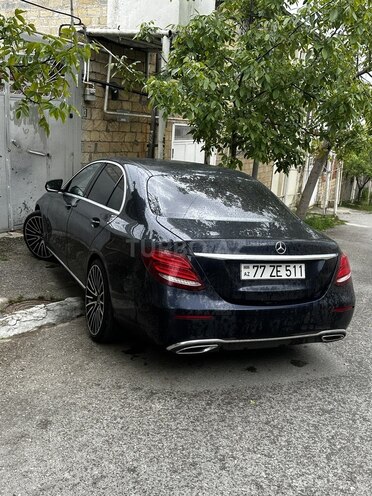Mercedes E 220 d-3