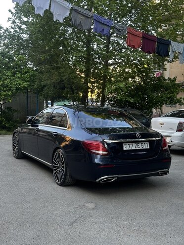 Mercedes E 220 d-4