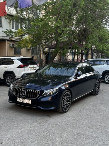 Mercedes E 220 d-1