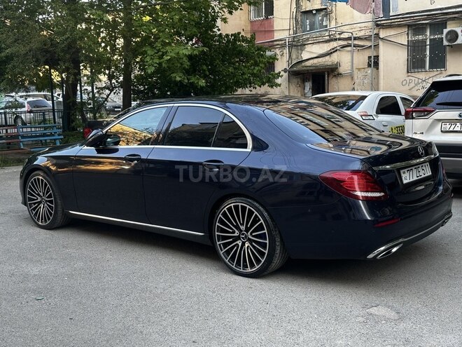 Mercedes E 220 d-5