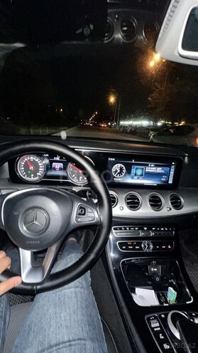 Mercedes E 220 d-6