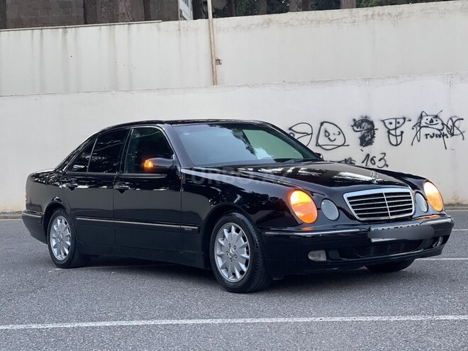 Mercedes E 240-4