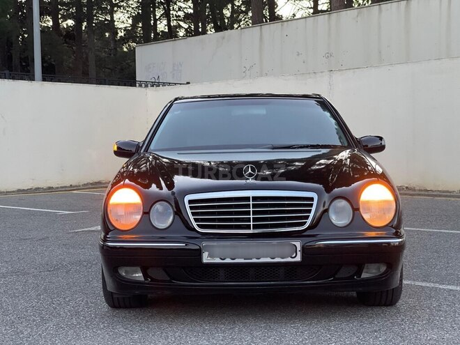 Mercedes E 240-1