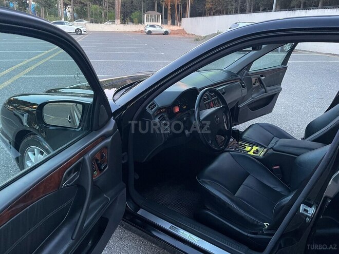 Mercedes E 240-8