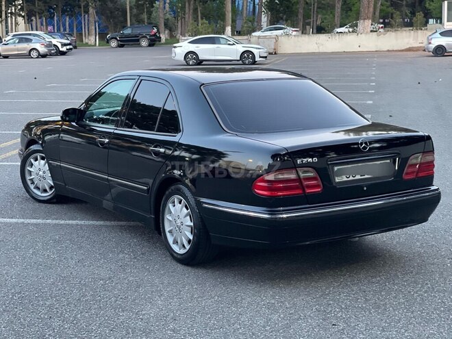 Mercedes E 240-10